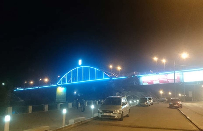 Светодиоды для освещения пешеходного моста в Днепре